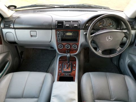Mercedes-Benz - ML350