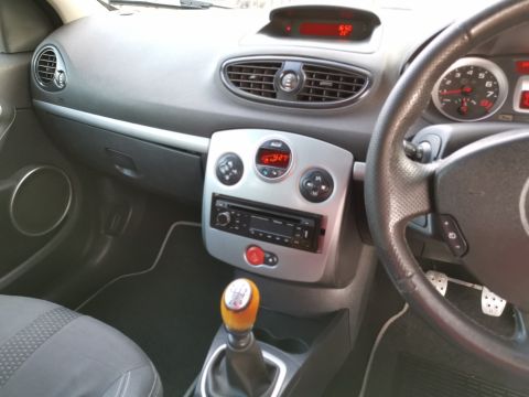 Renault - Clio 2.0 Sport
