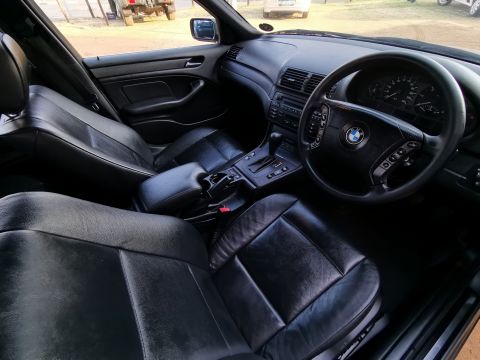 BMW - 330d Exclusive