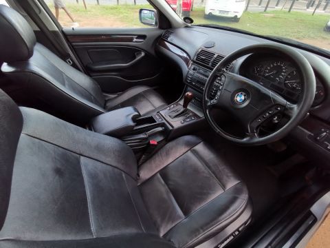 BMW - 325i Automatic 