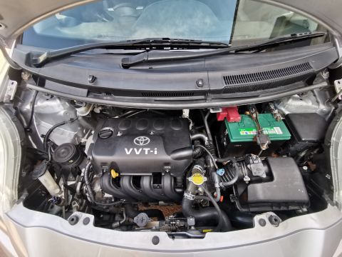 Toyota - Yaris Spirit 1.3VVTi Automatic