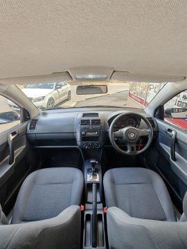 Volkswagen - Polo Vivo 